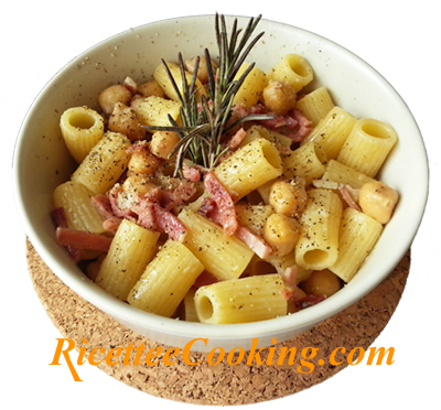 Mezze maniche ceci e speck